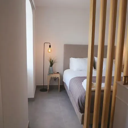 Golden Cliff House אלבופיירה