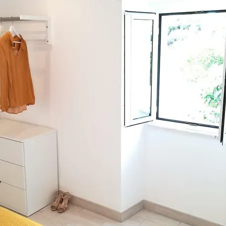 Golden Cliff House דירה