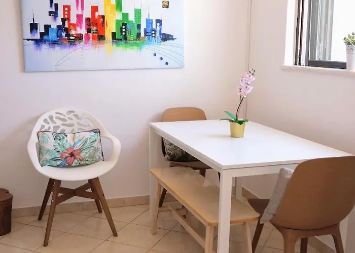 Golden Cliff House 阿尔布费拉