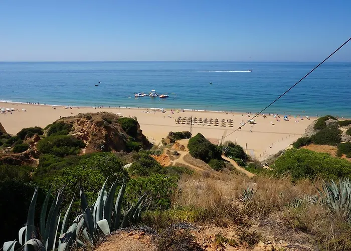 Golden Cliff House 公寓 *