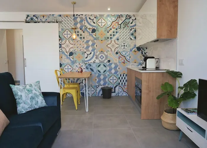 Golden Cliff House 公寓