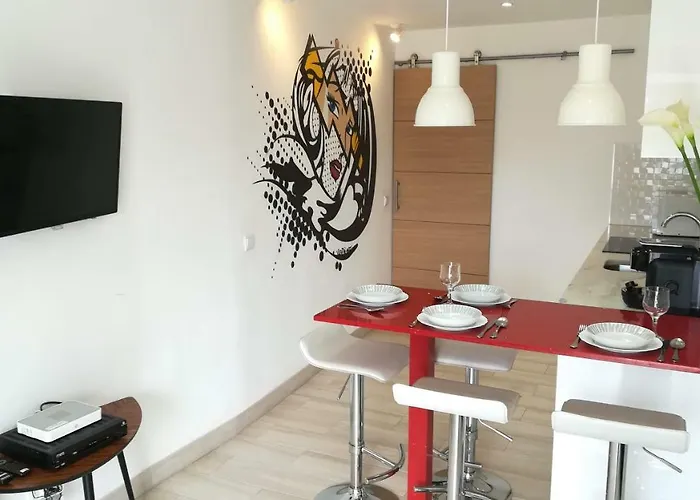 Golden Cliff House 公寓 *