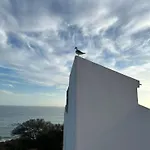 Golden Cliff House Apartment