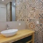 Golden Cliff House Apartment
