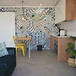 Golden Cliff House Apartment